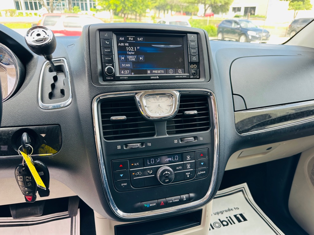 Photo 13 of this CHRYSLER TOWN & COUNTRY