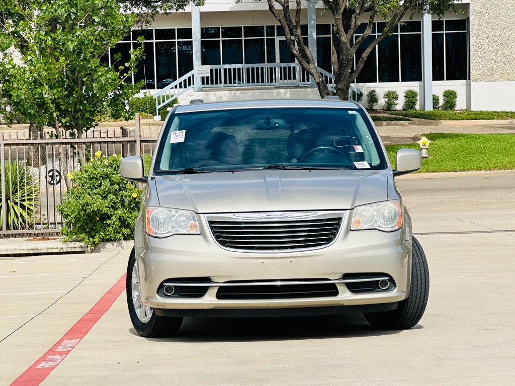 Photo 2 of this CHRYSLER TOWN & COUNTRY