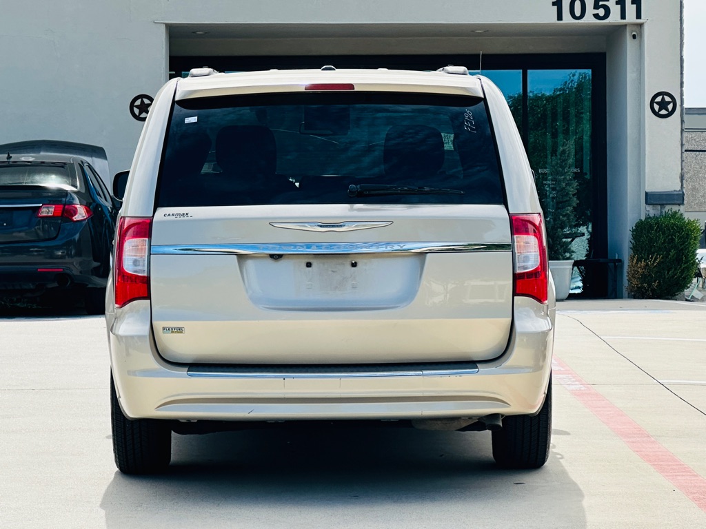 Photo 7 of this CHRYSLER TOWN & COUNTRY
