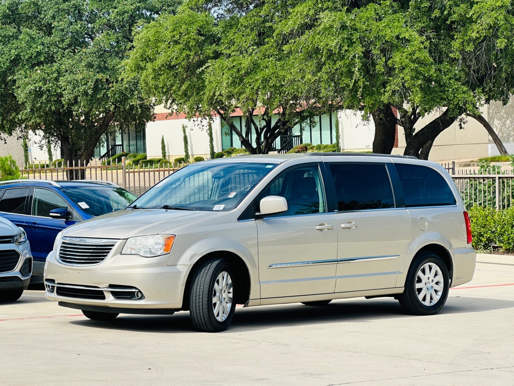 Photo 3 of this CHRYSLER TOWN & COUNTRY