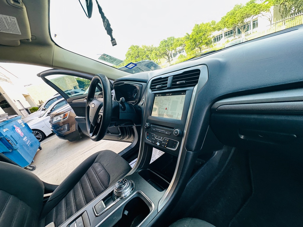 Photo 21 of this FORD FUSION