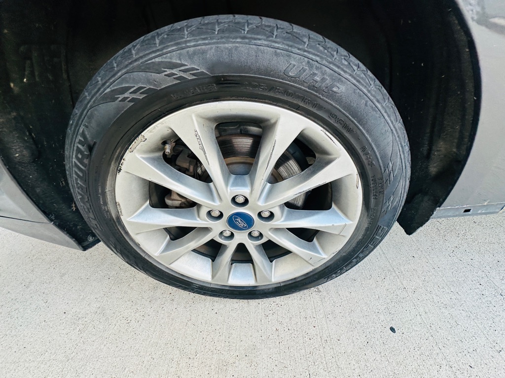 Photo 28 of this FORD FUSION