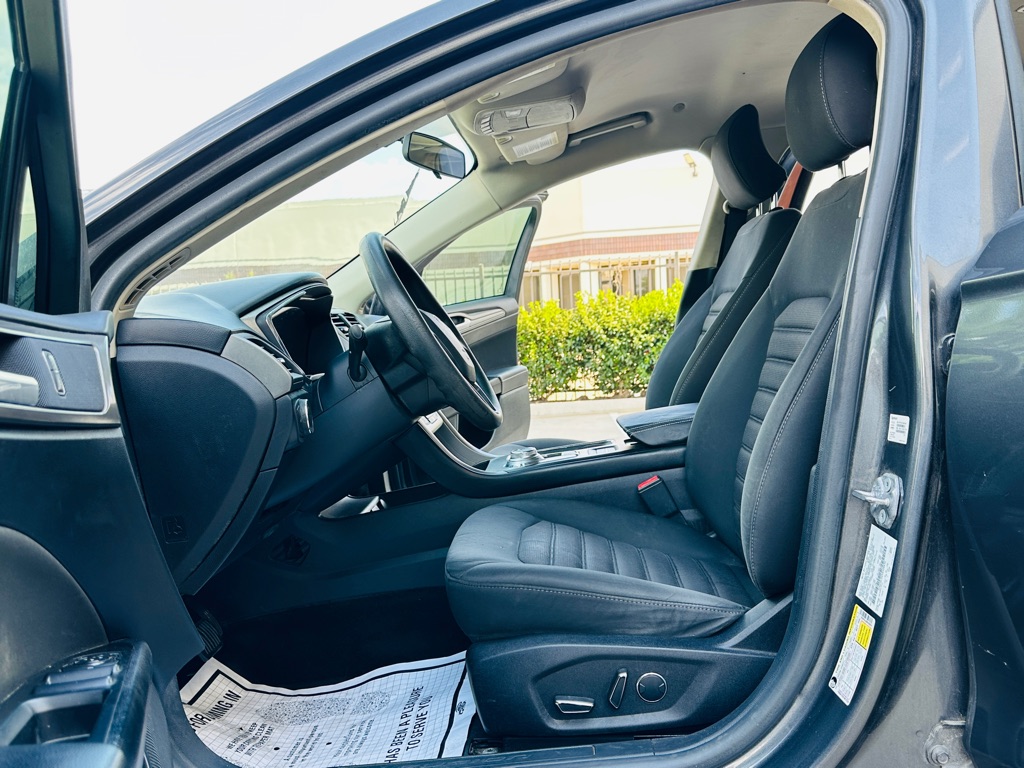 Photo 12 of this FORD FUSION