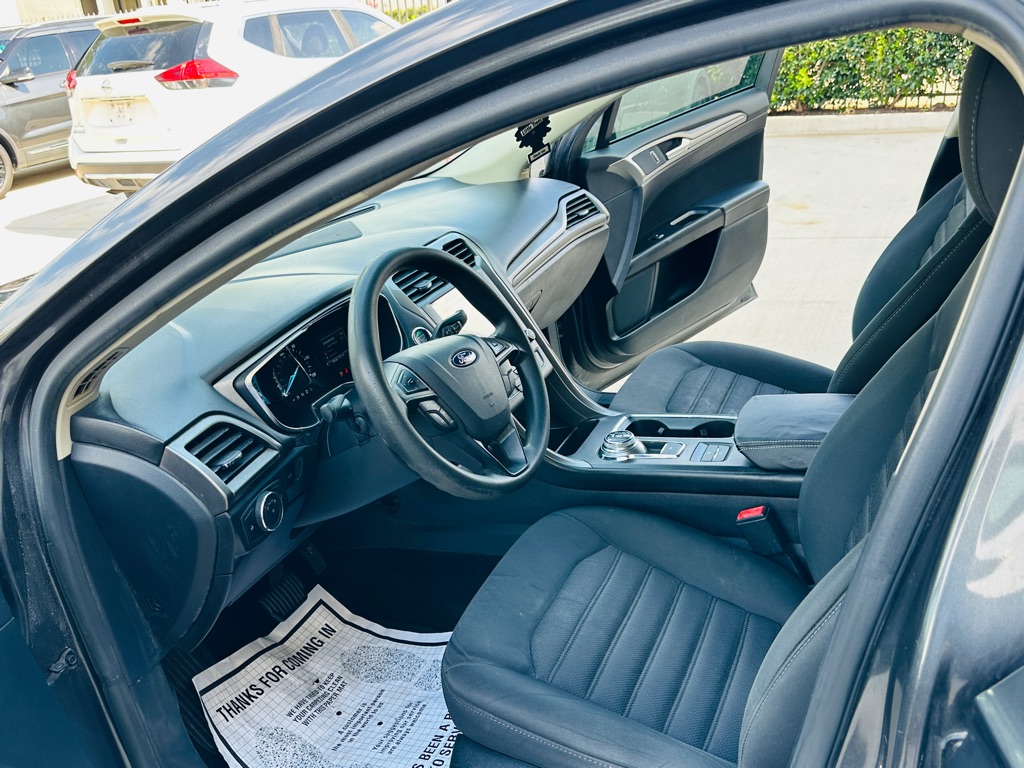 Photo 13 of this FORD FUSION