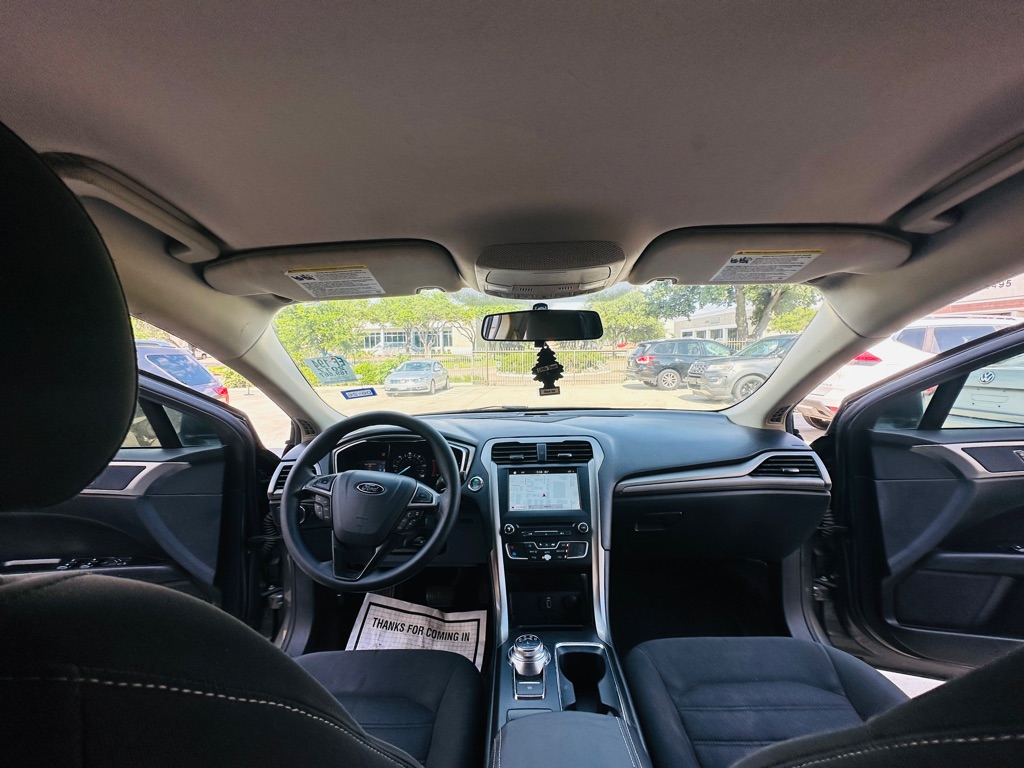 Photo 17 of this FORD FUSION