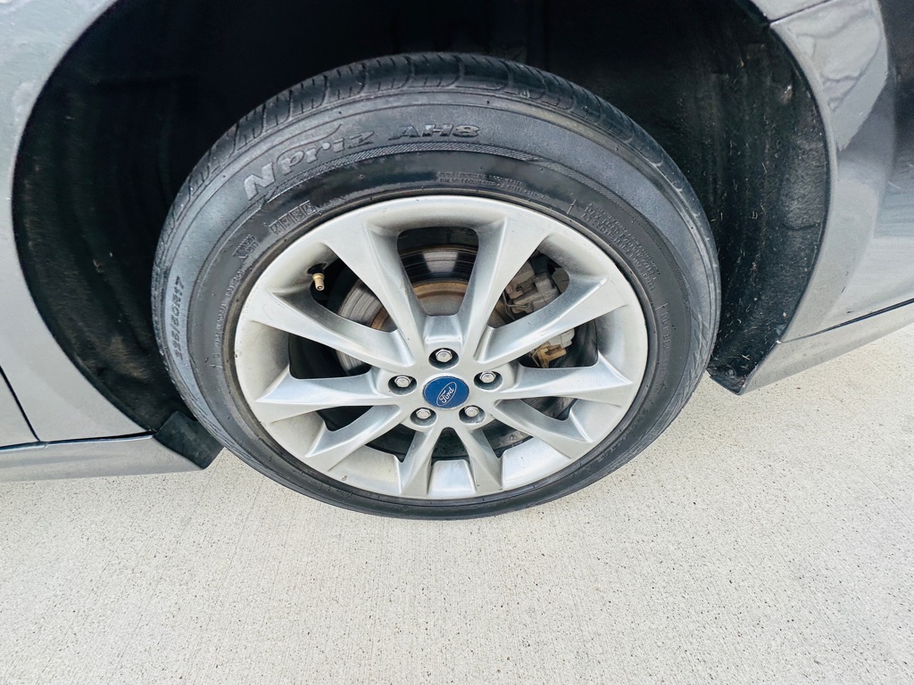 Photo 26 of this FORD FUSION