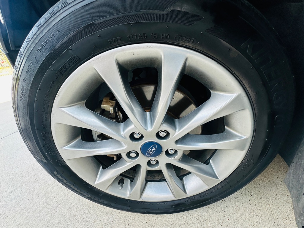 Photo 25 of this FORD FUSION