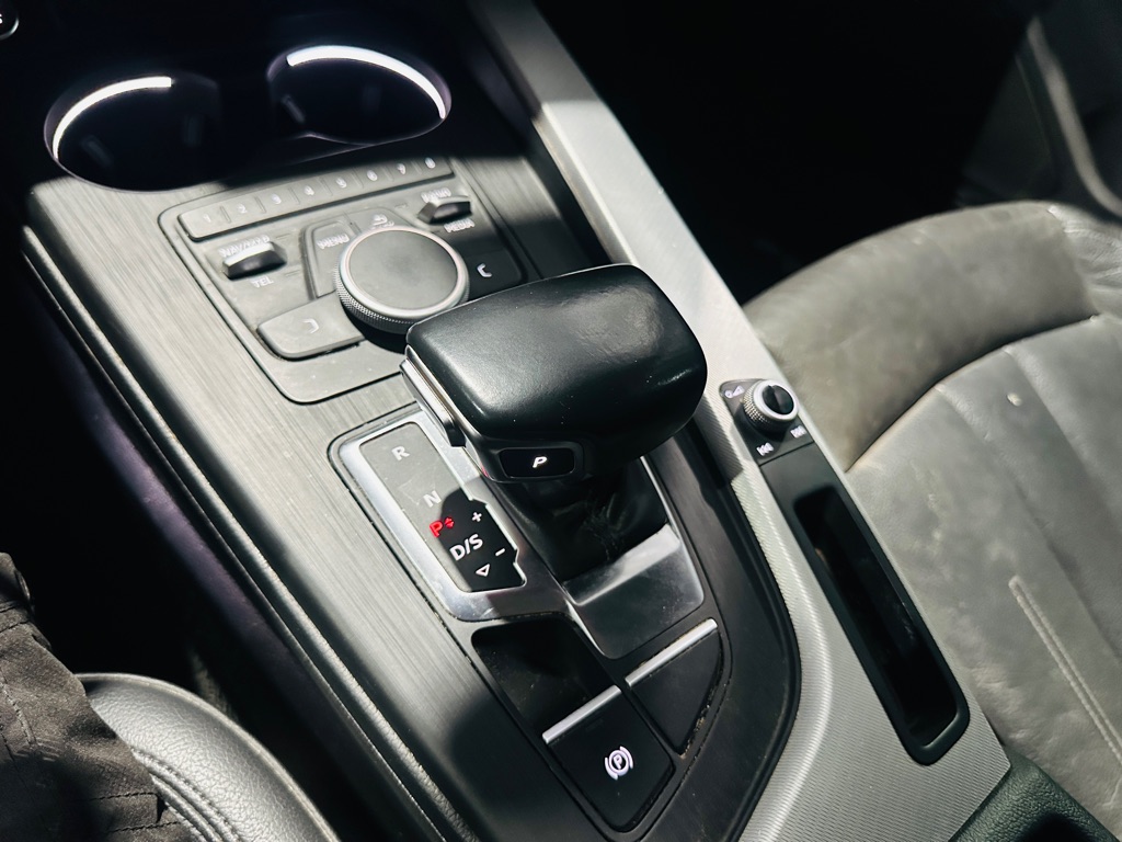 Photo 21 of this AUDI A4