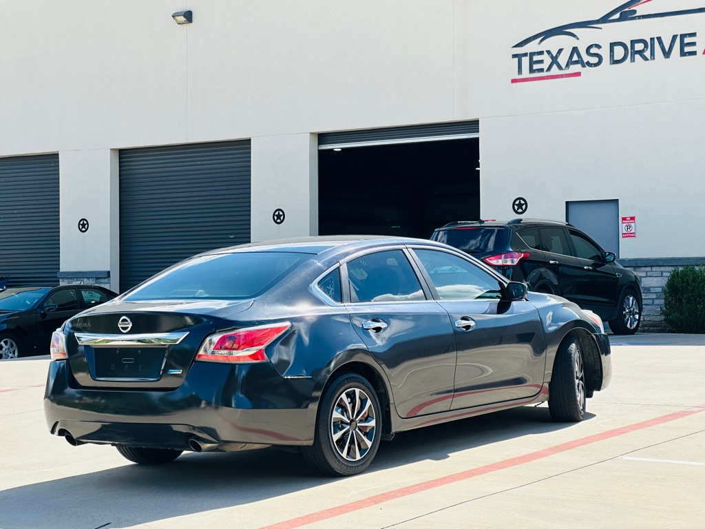 Photo 10 of this NISSAN ALTIMA