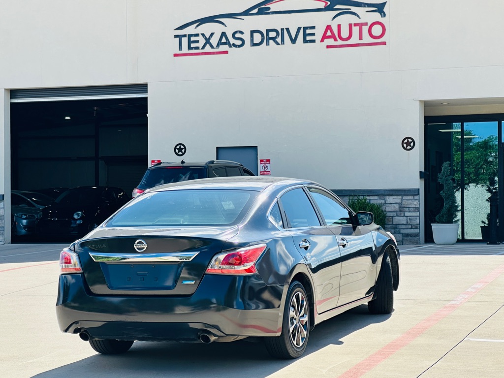 Photo 9 of this NISSAN ALTIMA