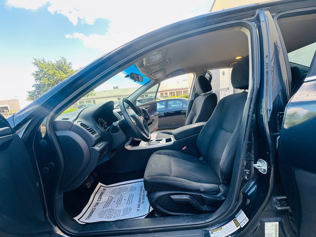 Photo 12 of this NISSAN ALTIMA