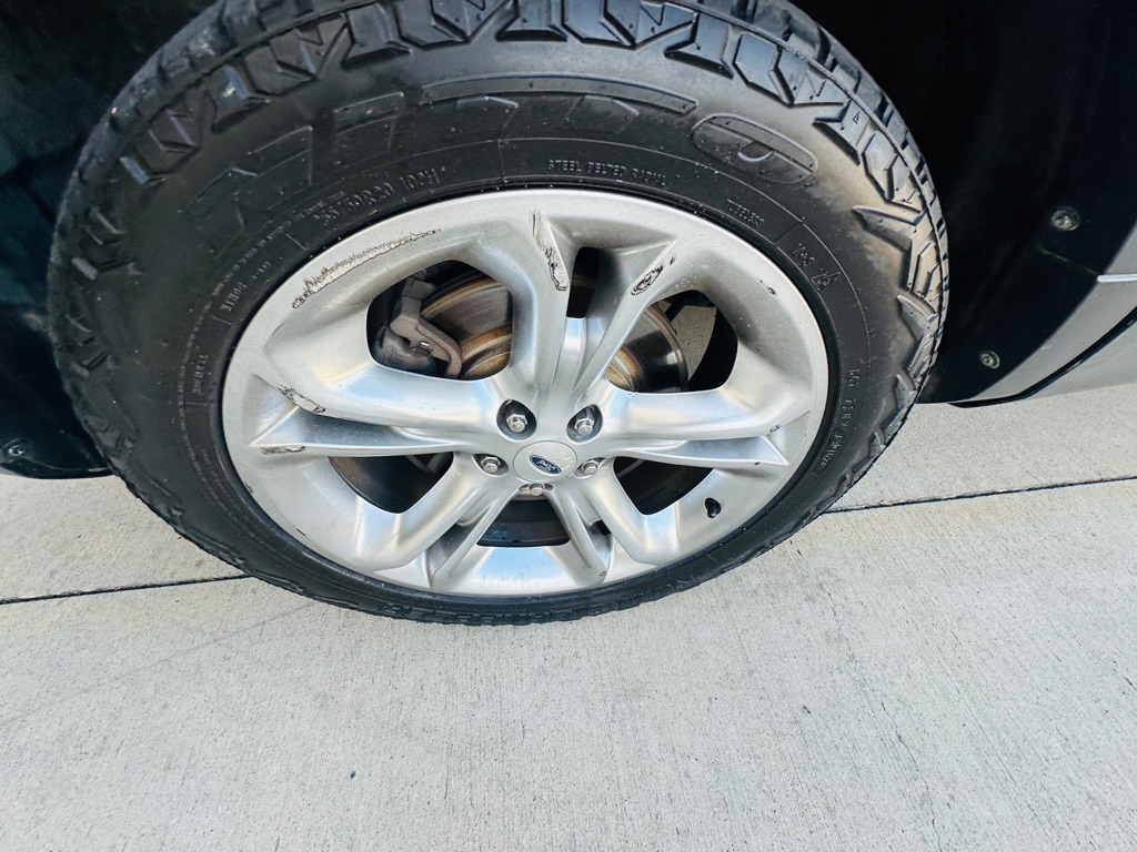 Photo 32 of this FORD EXPLORER
