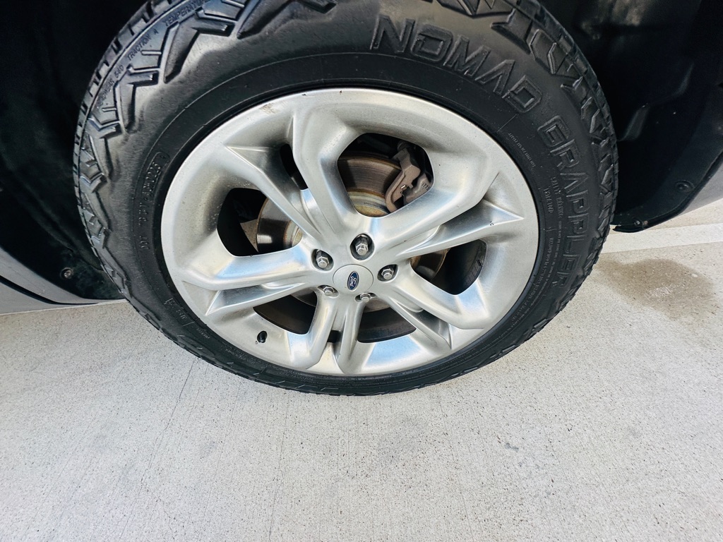 Photo 31 of this FORD EXPLORER