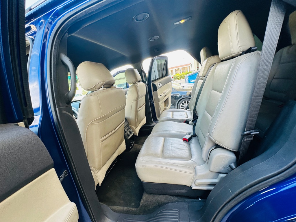 Photo 16 of this FORD EXPLORER