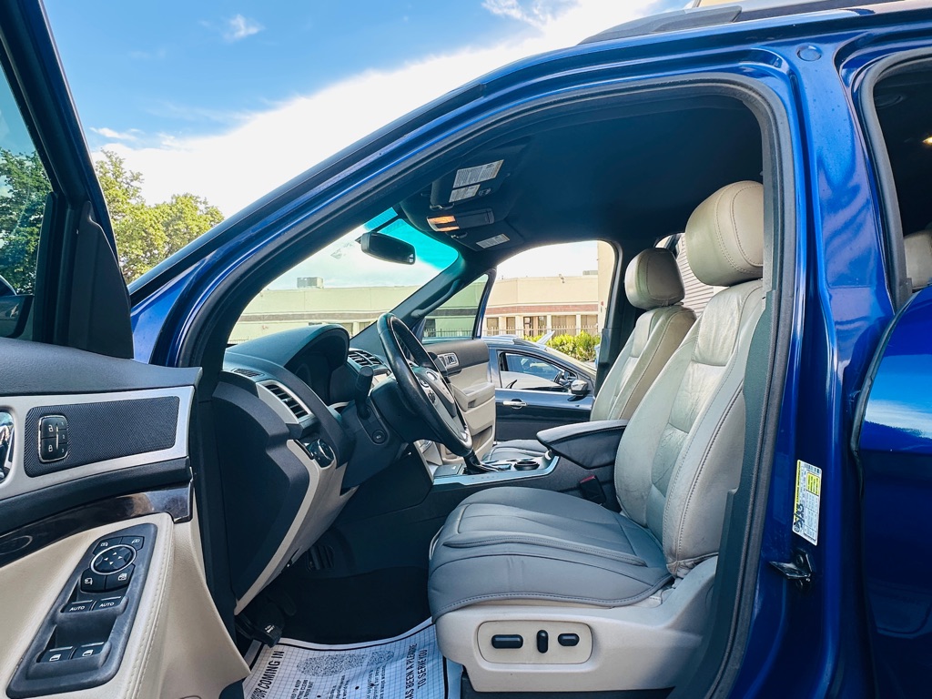Photo 12 of this FORD EXPLORER