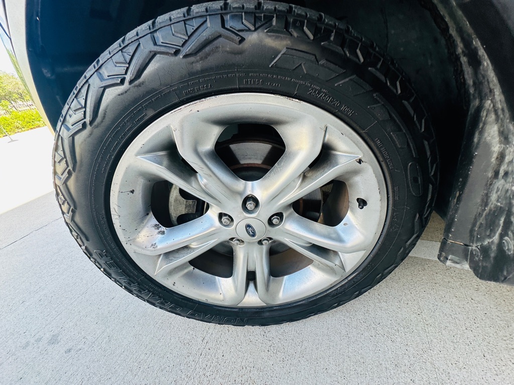 Photo 30 of this FORD EXPLORER