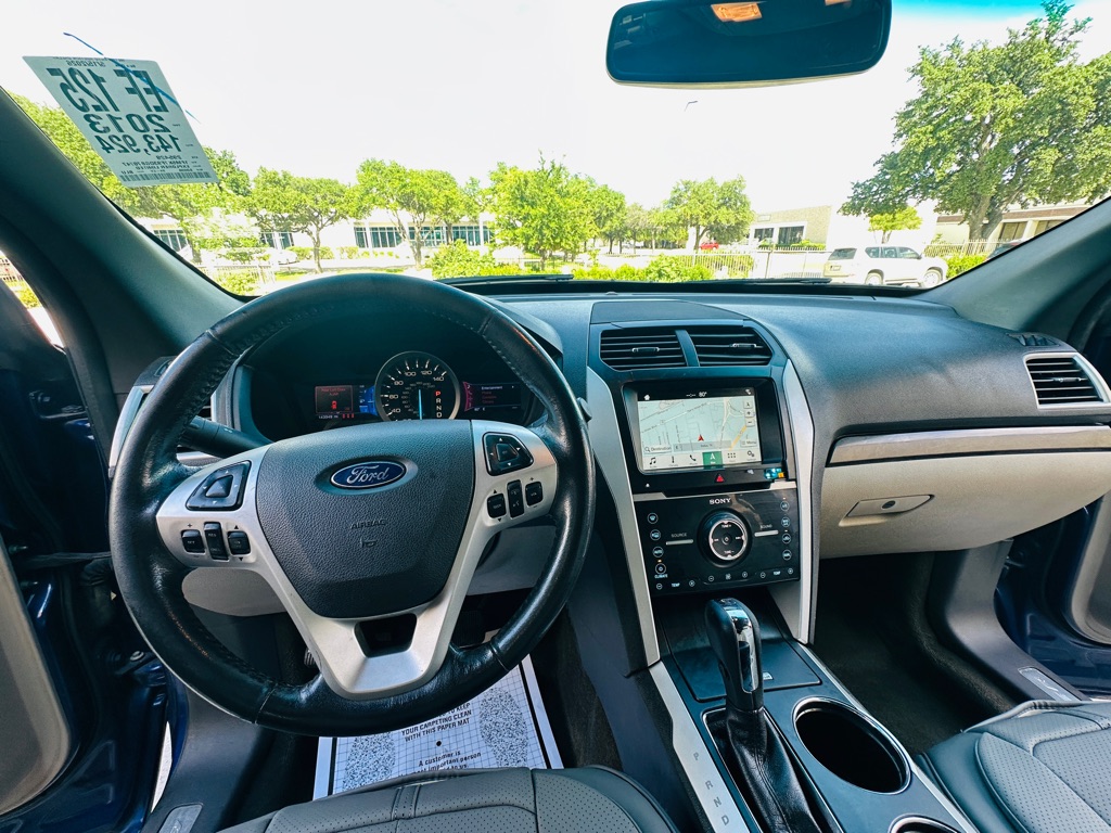 Photo 15 of this FORD EXPLORER
