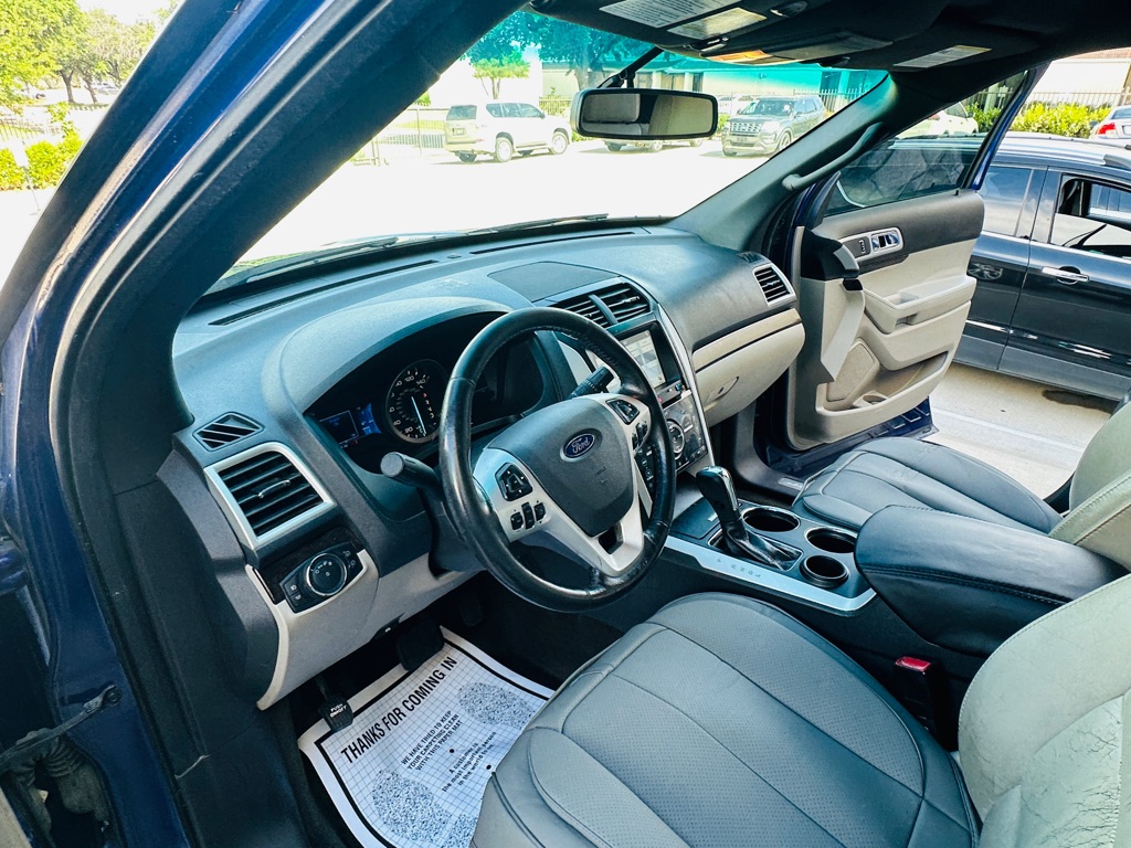 Photo 13 of this FORD EXPLORER