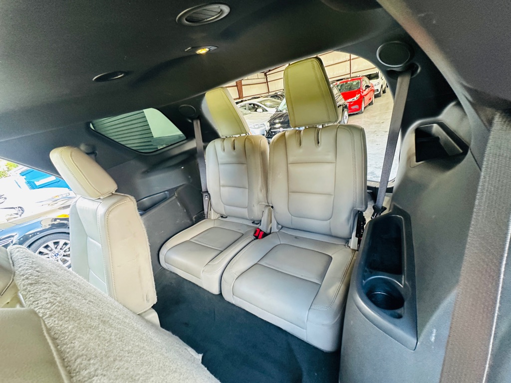 Photo 18 of this FORD EXPLORER