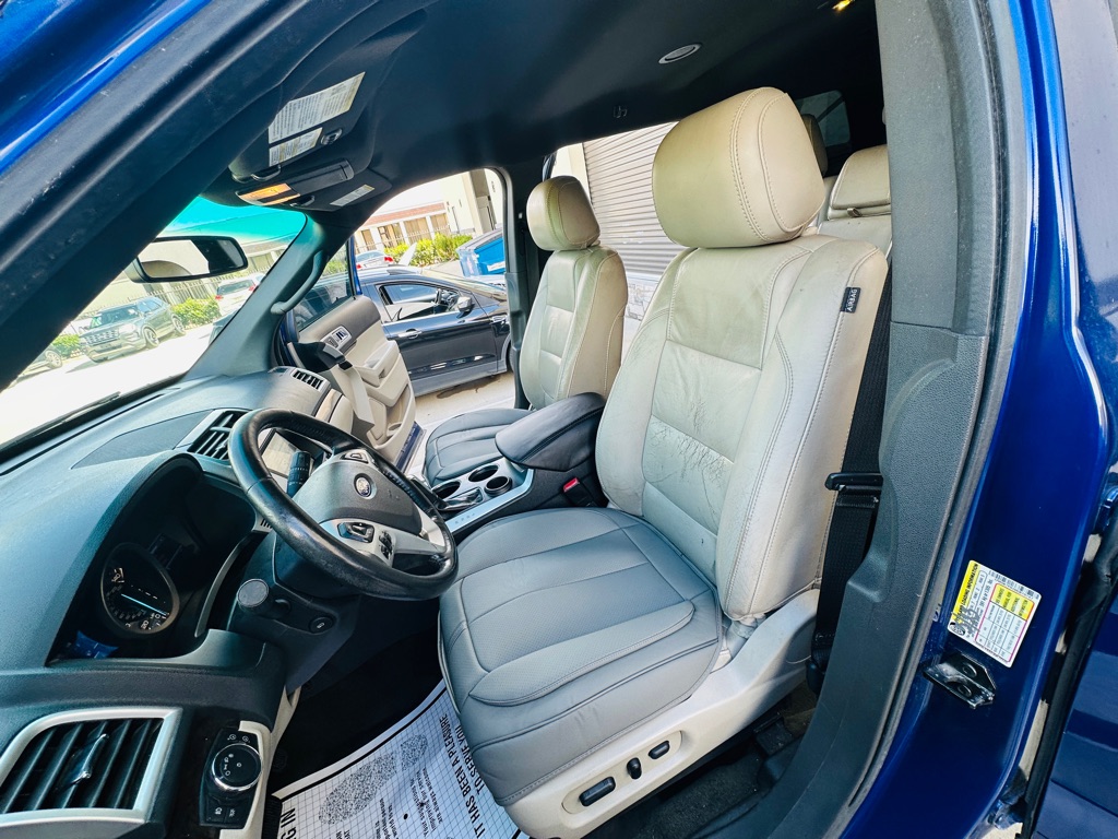 Photo 14 of this FORD EXPLORER