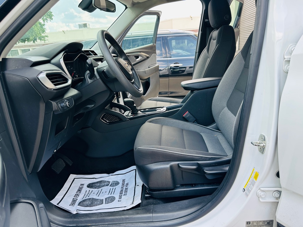 Photo 15 of this CHEVROLET TRAILBLAZER