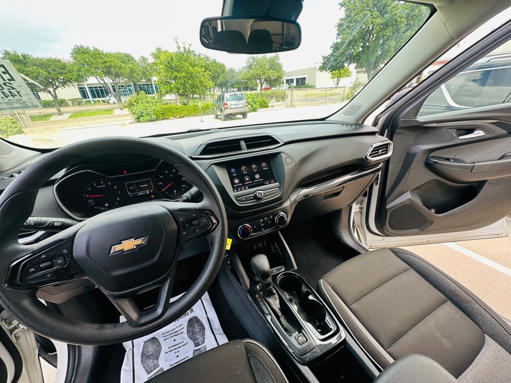 Photo 18 of this CHEVROLET TRAILBLAZER
