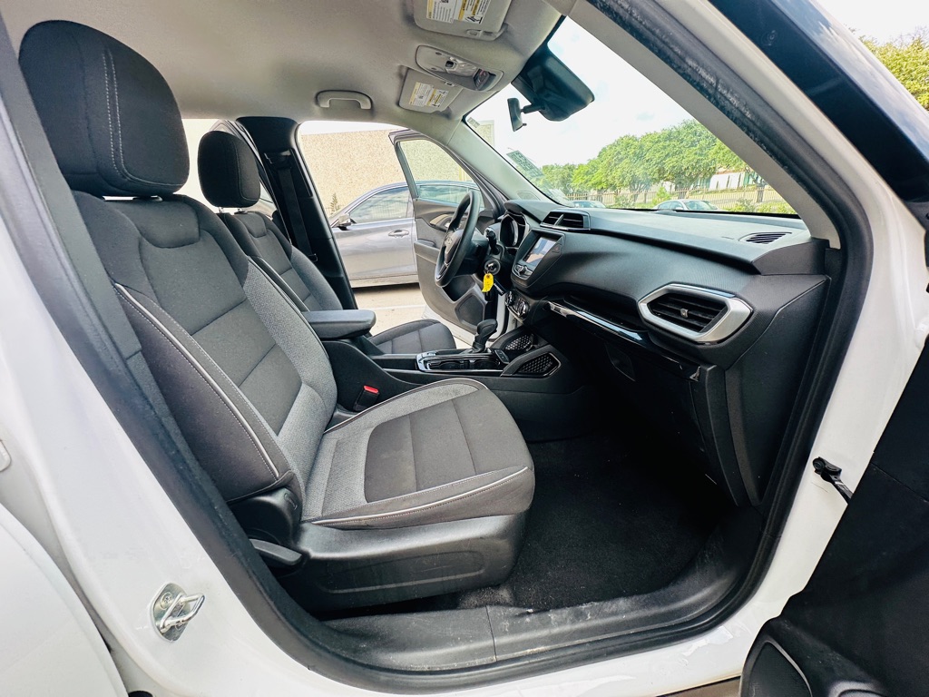Photo 26 of this CHEVROLET TRAILBLAZER