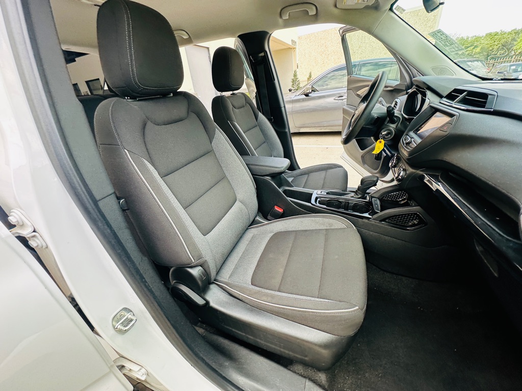 Photo 27 of this CHEVROLET TRAILBLAZER
