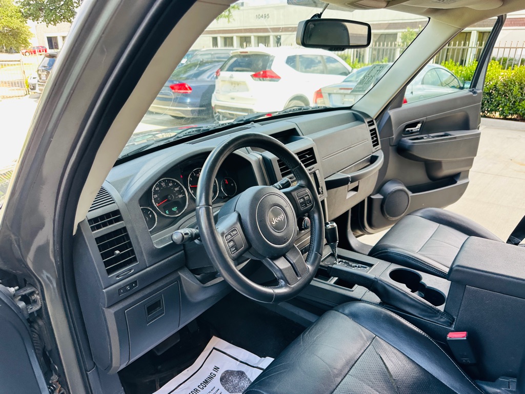 Photo 14 of this JEEP LIBERTY
