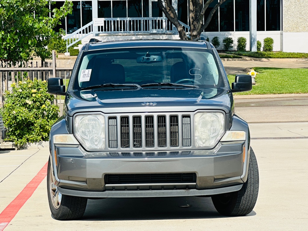 Photo 2 of this JEEP LIBERTY