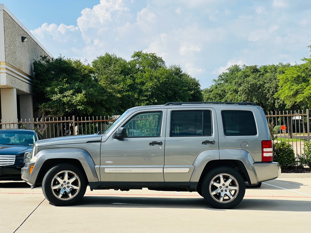 Photo 6 of this JEEP LIBERTY