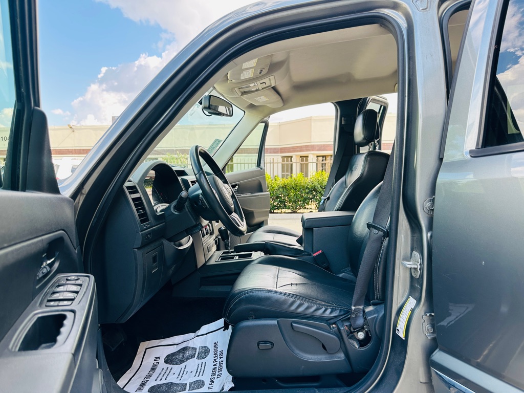 Photo 13 of this JEEP LIBERTY