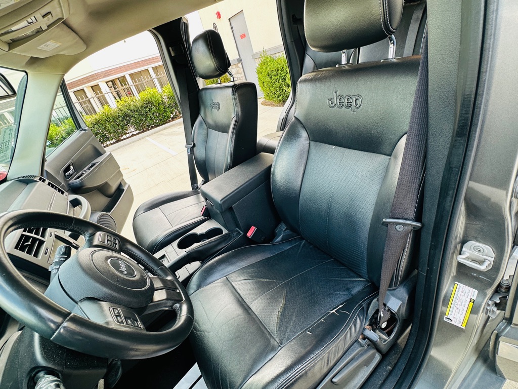 Photo 15 of this JEEP LIBERTY