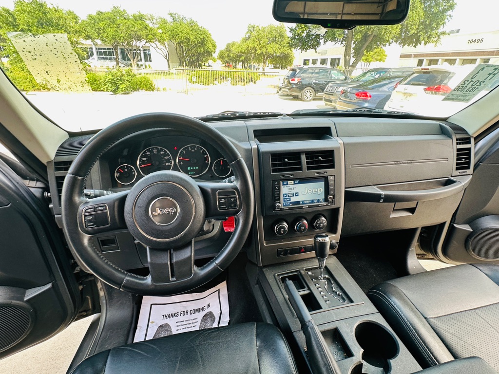 Photo 16 of this JEEP LIBERTY