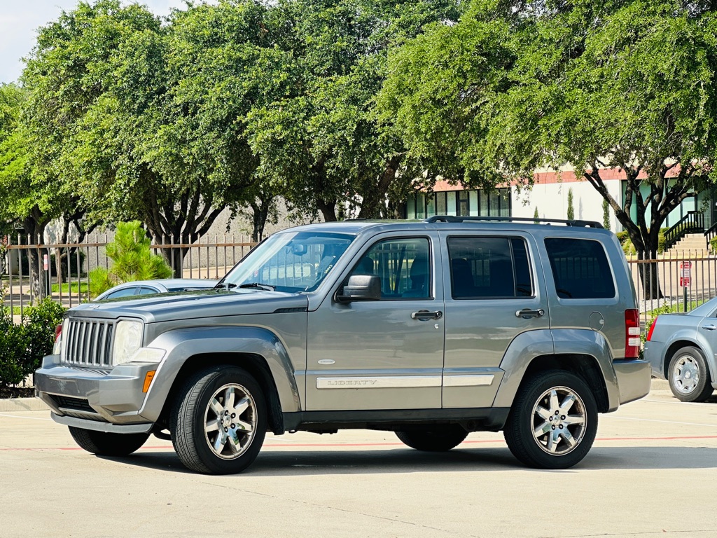 Photo 5 of this JEEP LIBERTY