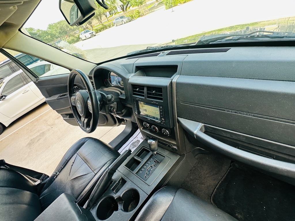 Photo 24 of this JEEP LIBERTY