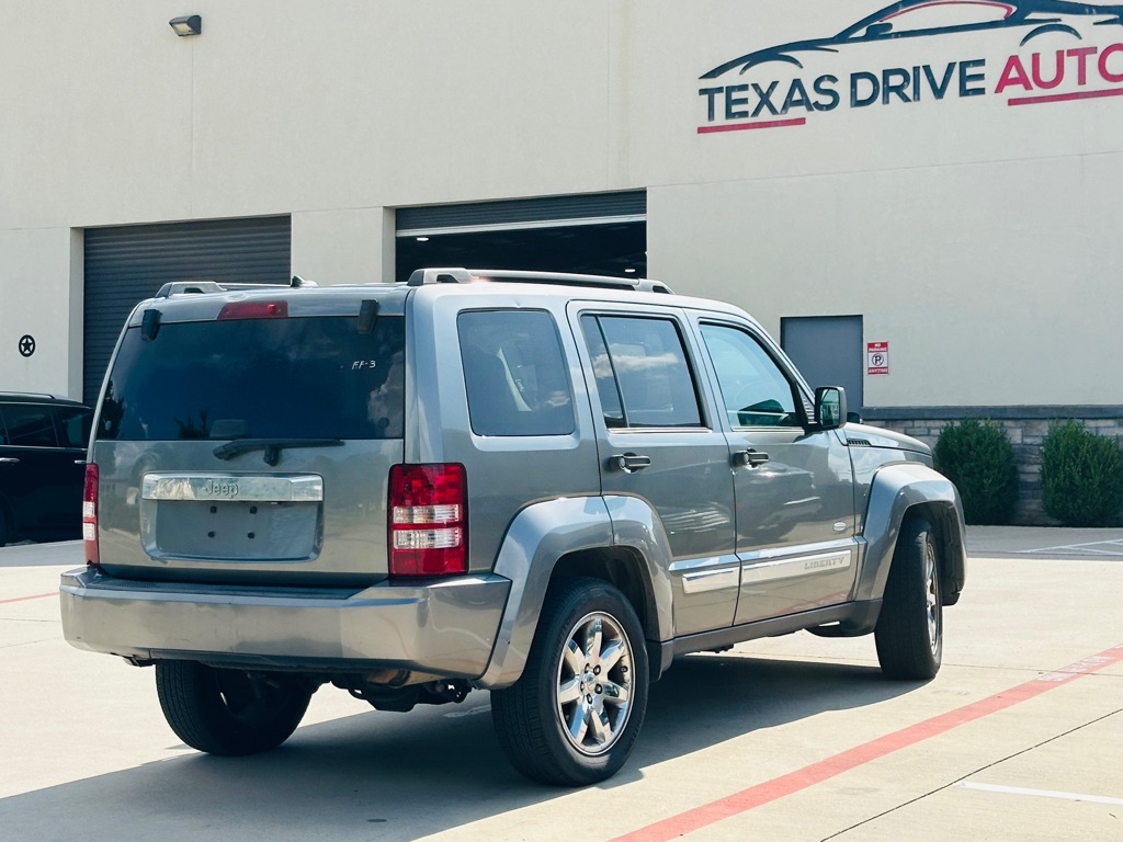Photo 11 of this JEEP LIBERTY