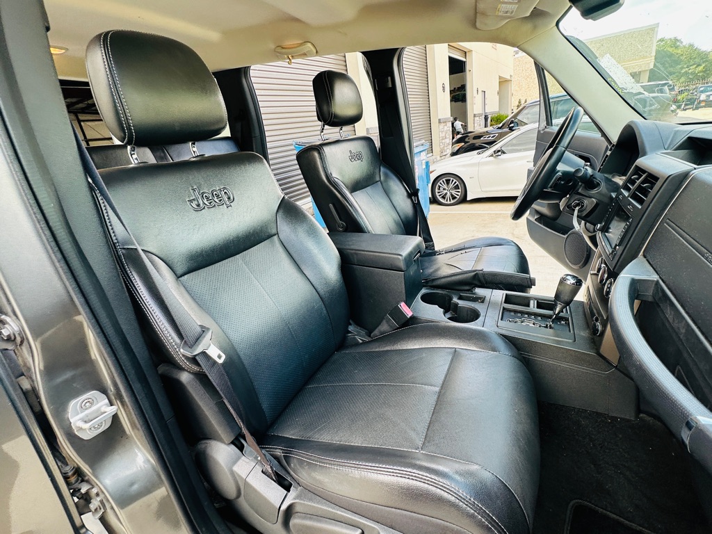 Photo 23 of this JEEP LIBERTY