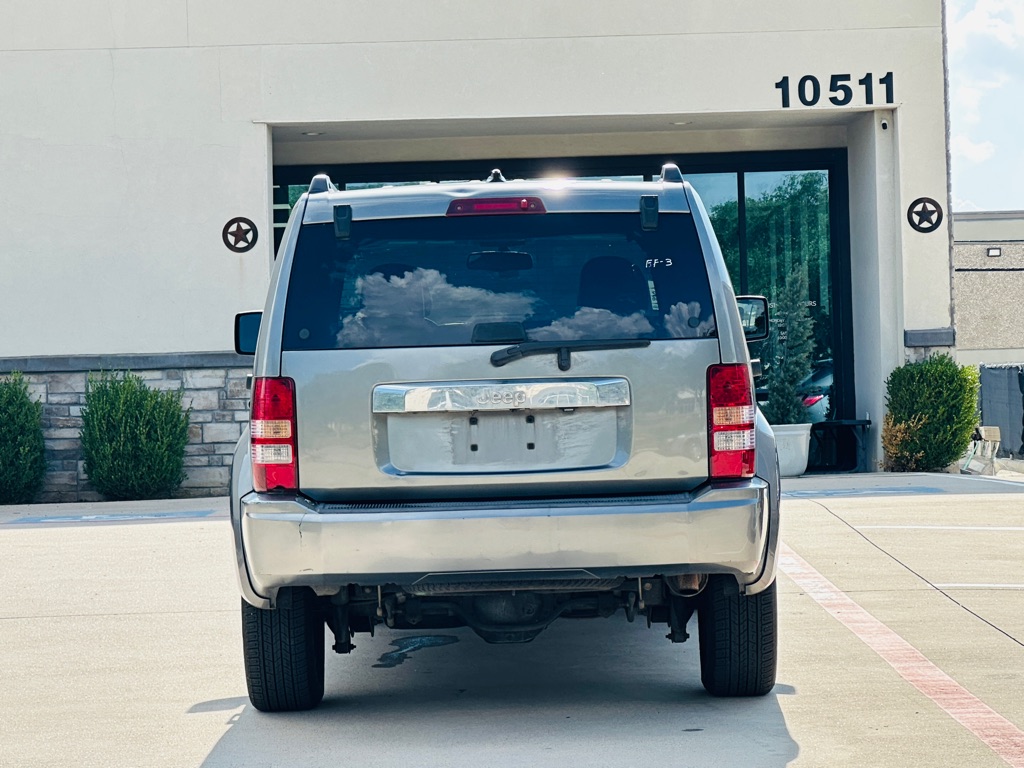Photo 9 of this JEEP LIBERTY