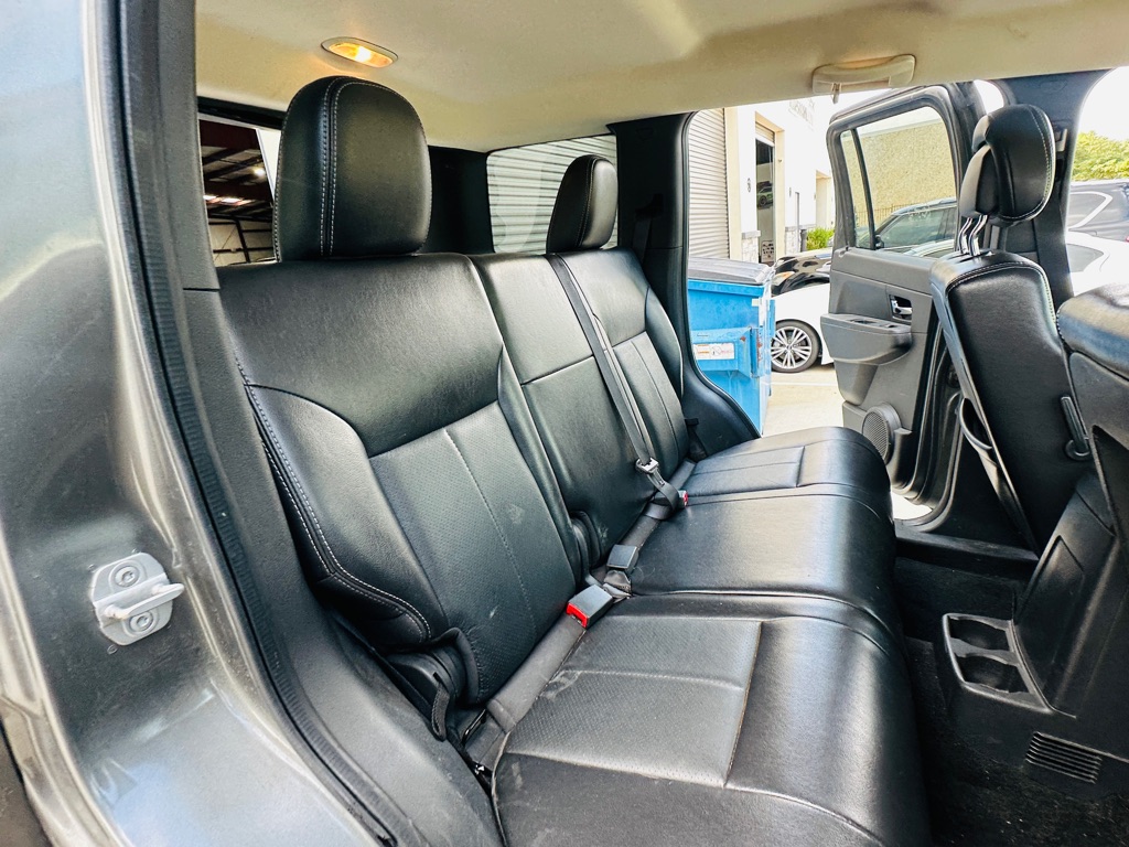 Photo 21 of this JEEP LIBERTY