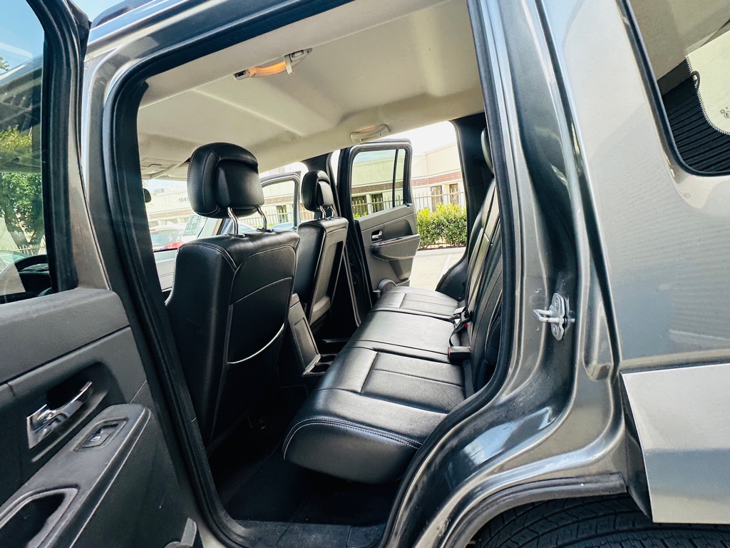 Photo 17 of this JEEP LIBERTY