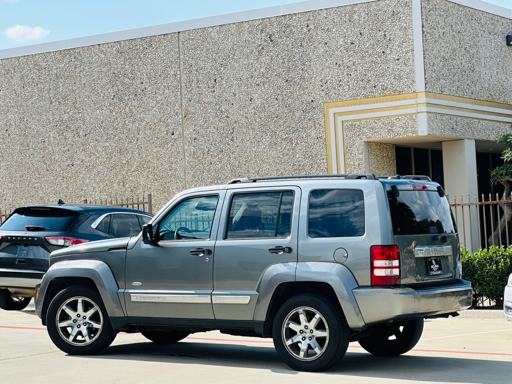Photo 7 of this JEEP LIBERTY
