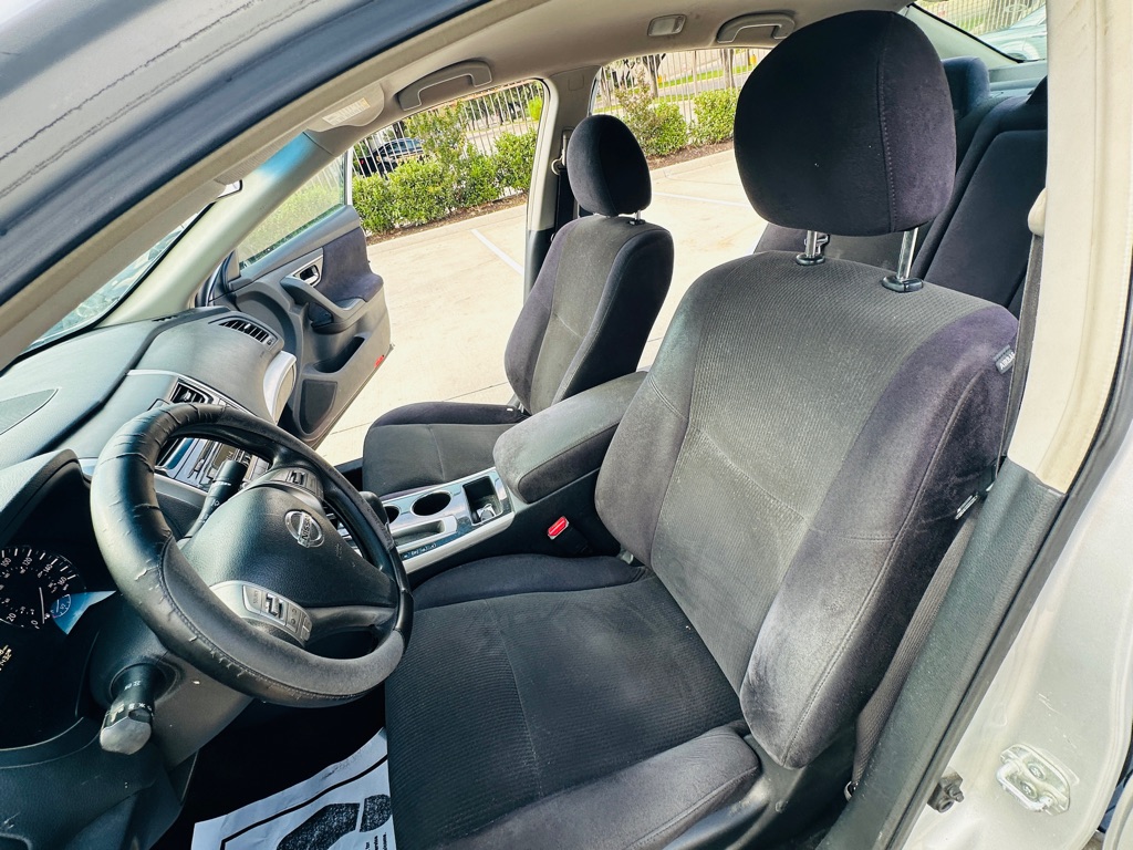 Photo 13 of this NISSAN ALTIMA