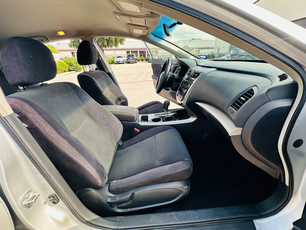 Photo 18 of this NISSAN ALTIMA