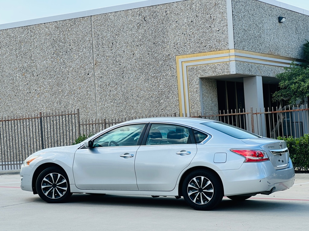 Photo 6 of this NISSAN ALTIMA
