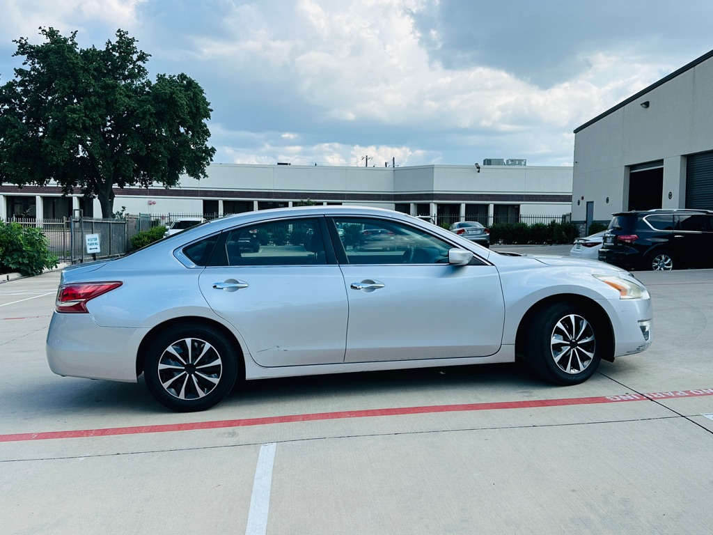 Photo 10 of this NISSAN ALTIMA