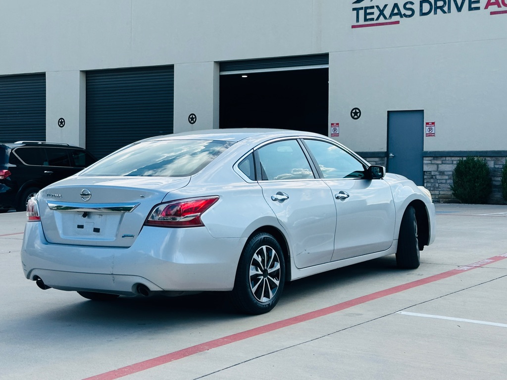 Photo 9 of this NISSAN ALTIMA