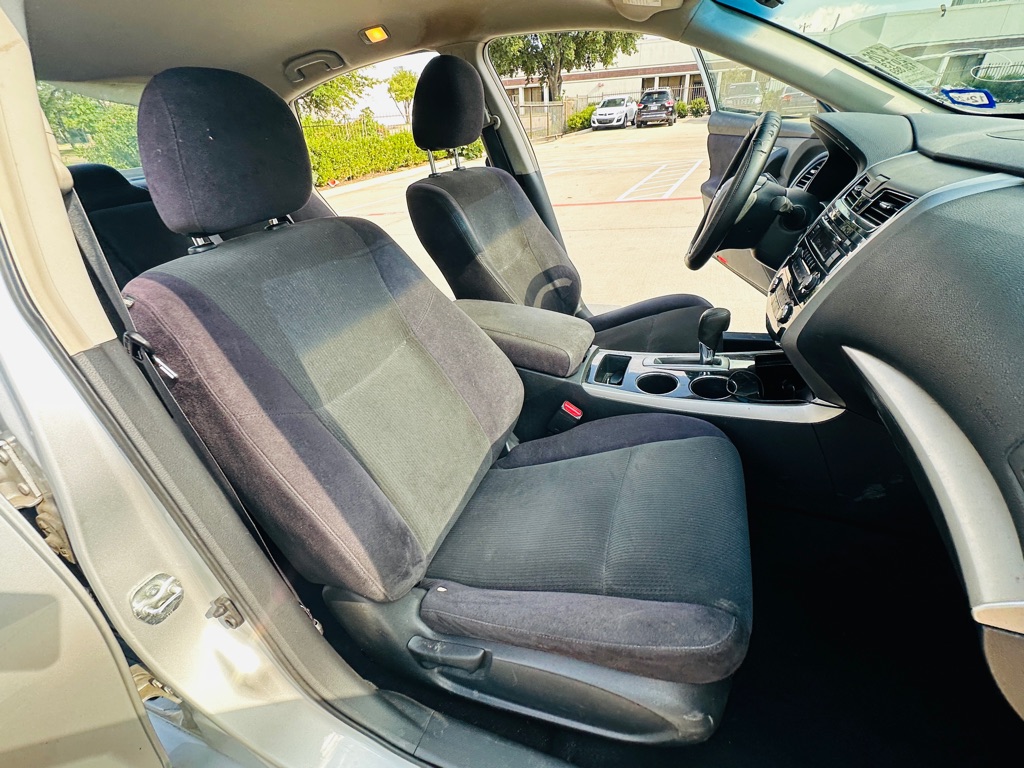 Photo 19 of this NISSAN ALTIMA