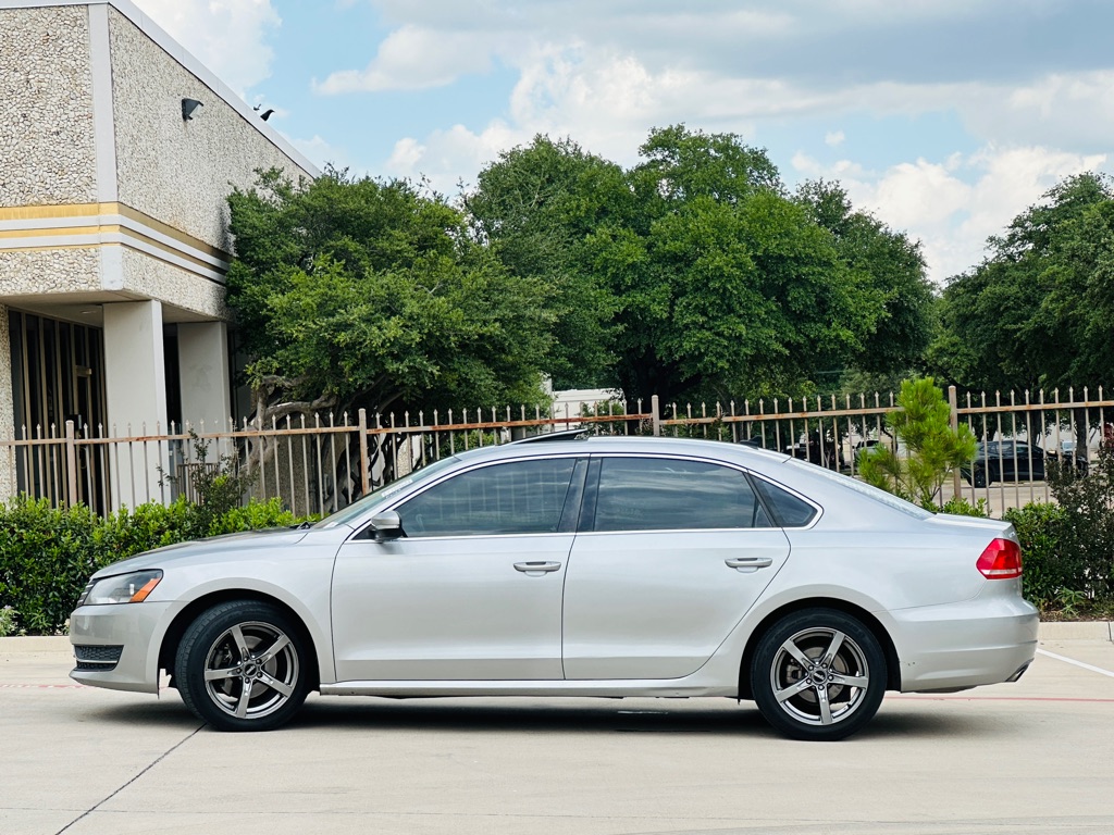 Photo 5 of this VOLKSWAGEN PASSAT