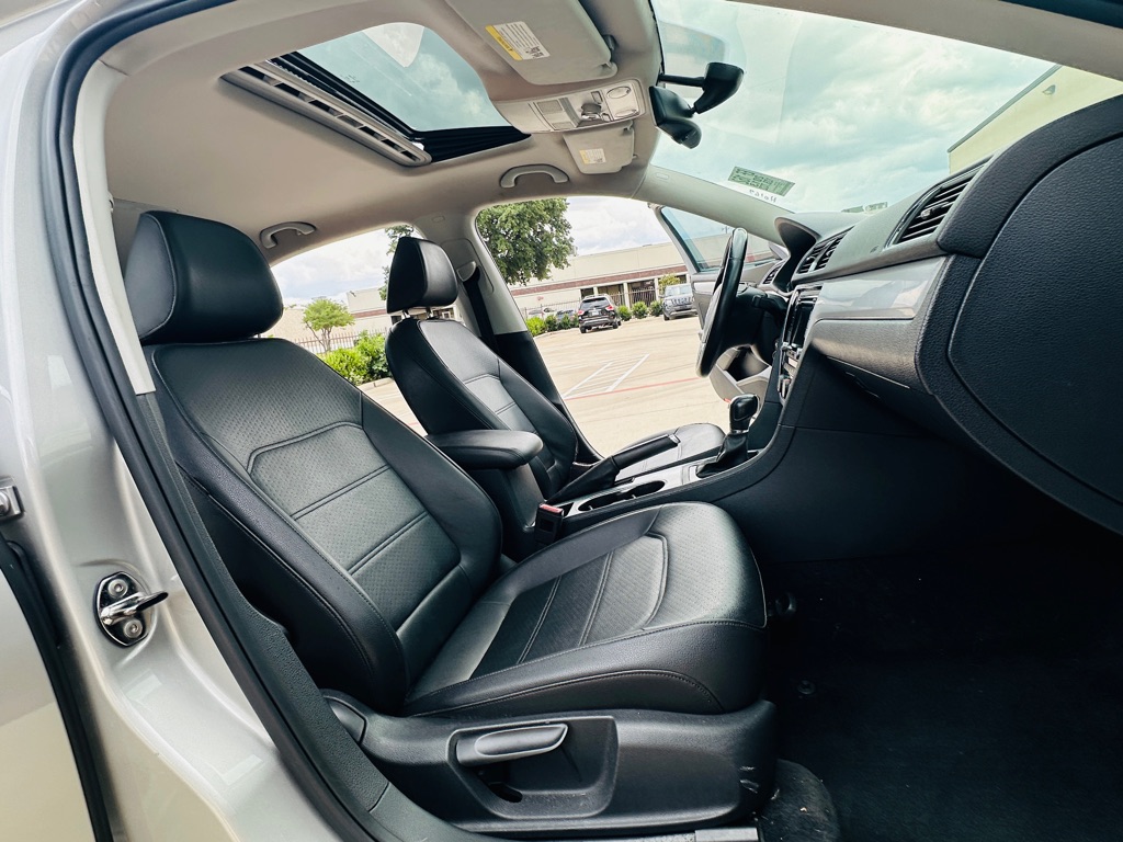 Photo 23 of this VOLKSWAGEN PASSAT